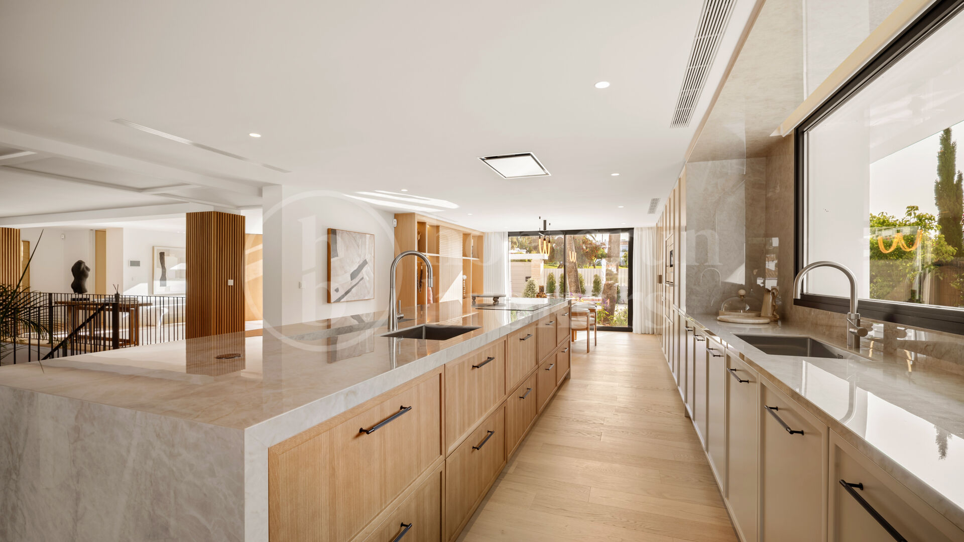Villa Azteca – Lyxig Femrumsvilla med Modern Design i Aloha Golf Valley