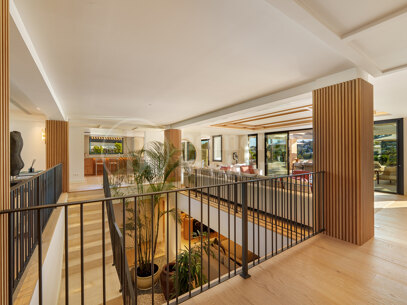 Villa Azteca - Luxury Five-Bedroom Villa with Modern Design in Aloha Golf Valley