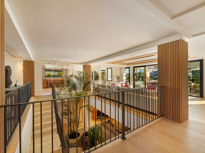 Villa Azteca – Lyxig Femrumsvilla med Modern Design i Aloha Golf Valley