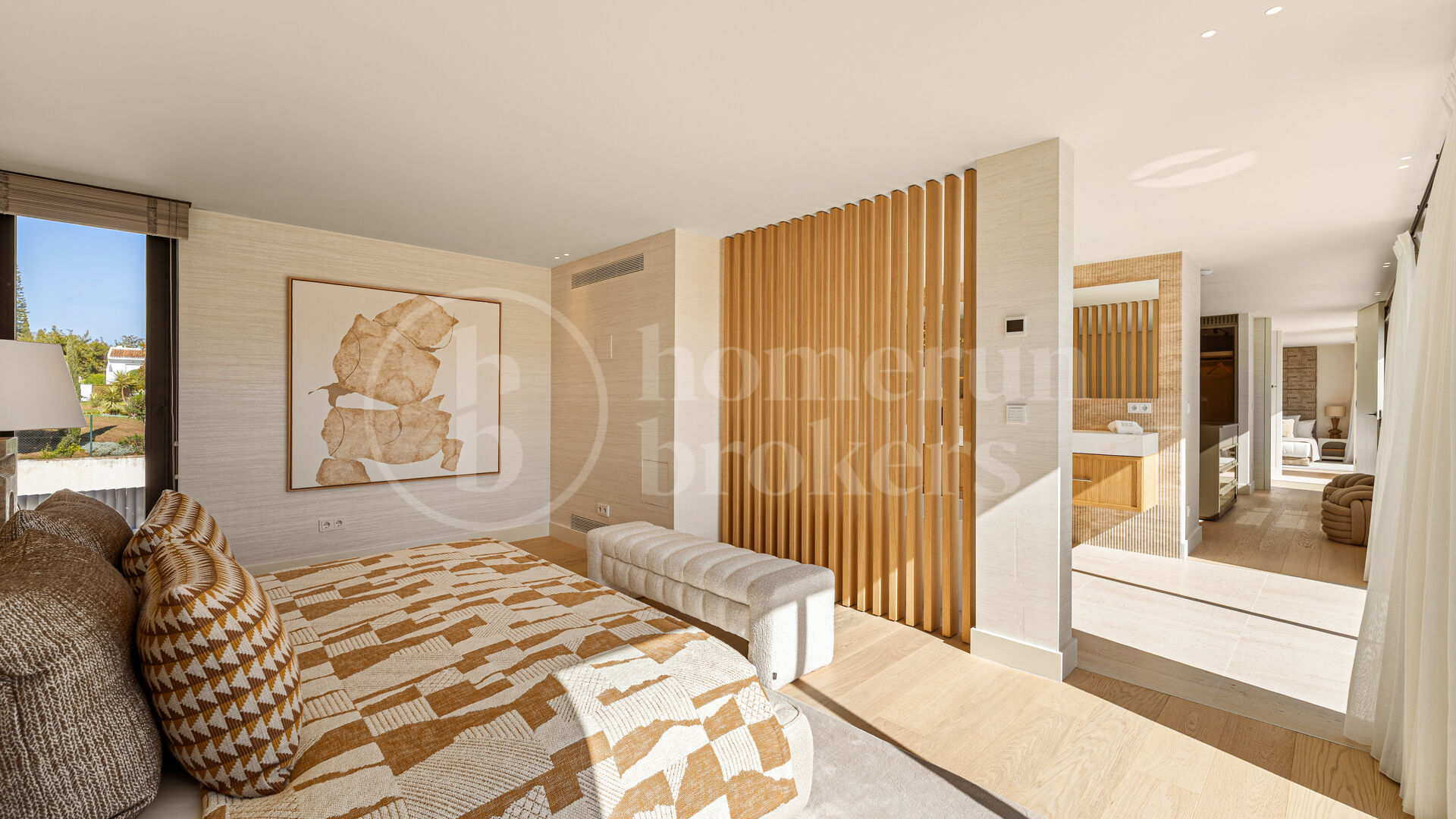 Villa Azteca – Lyxig Femrumsvilla med Modern Design i Aloha Golf Valley