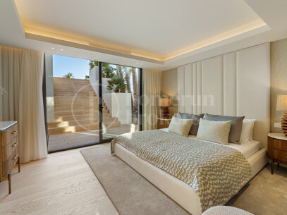 Villa Azteca - Luxury Five-Bedroom Villa with Modern Design in Aloha Golf Valley