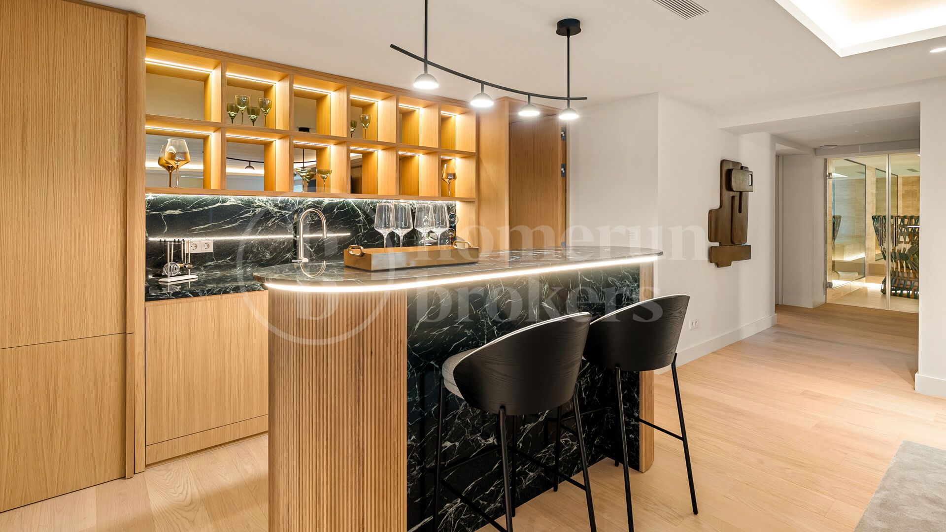 Villa Azteca – Lyxig Femrumsvilla med Modern Design i Aloha Golf Valley