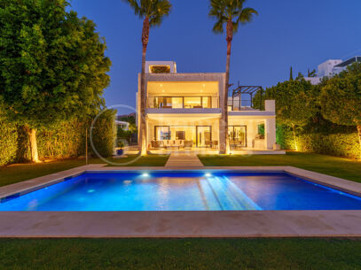 Los Olivos 2 – samtida Villa i Nueva Andalucía med privat pool och jacuzzi