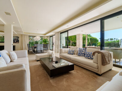 Los Olivos 2 – samtida Villa i Nueva Andalucía med privat pool och jacuzzi
