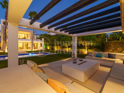 Los Olivos 2 – samtida Villa i Nueva Andalucía med privat pool och jacuzzi