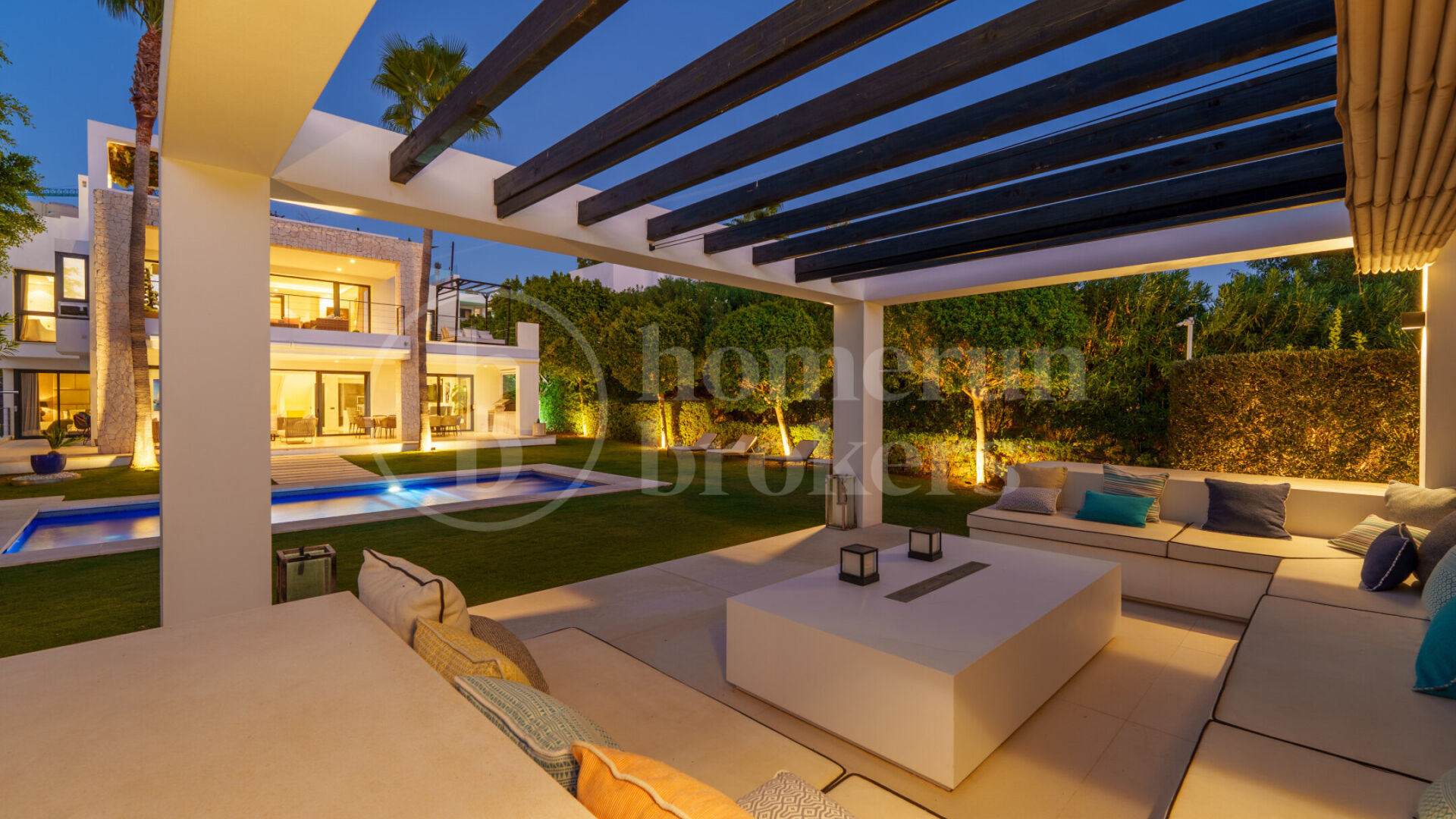 Los Olivos 2 – samtida Villa i Nueva Andalucía med privat pool och jacuzzi