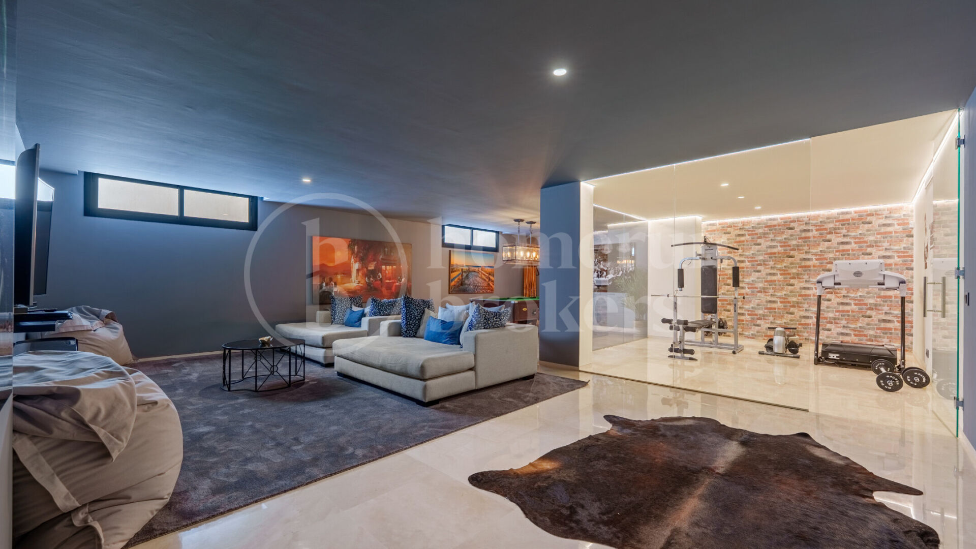 Los Olivos 2 – samtida Villa i Nueva Andalucía med privat pool och jacuzzi