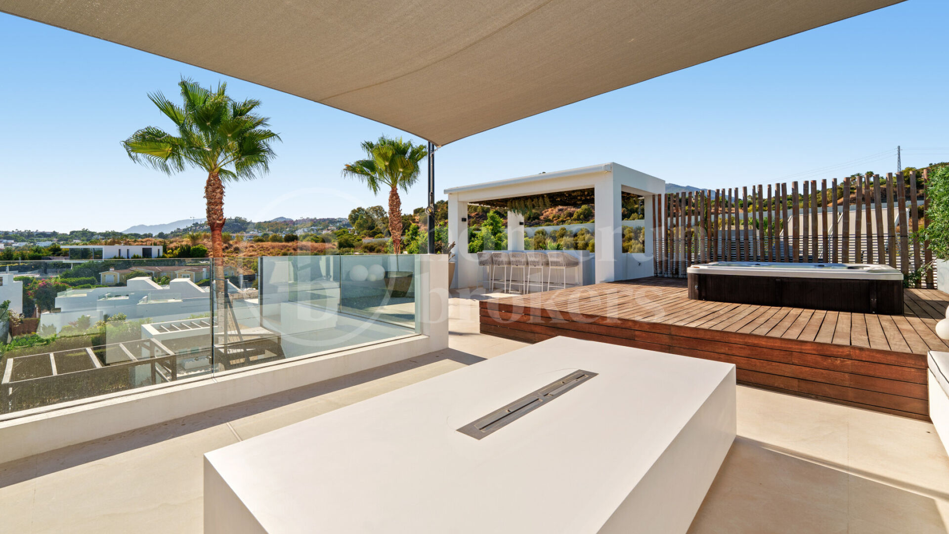 Los Olivos 2 – samtida Villa i Nueva Andalucía med privat pool och jacuzzi