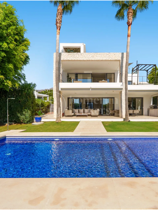 Los Olivos 2 – Contemporary Villa in Nueva Andalucía with Private Pool and Jacuzzi