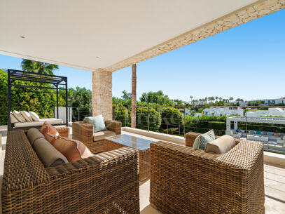 Los Olivos 2 – samtida Villa i Nueva Andalucía med privat pool och jacuzzi