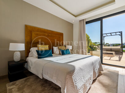 Los Olivos 2 – samtida Villa i Nueva Andalucía med privat pool och jacuzzi