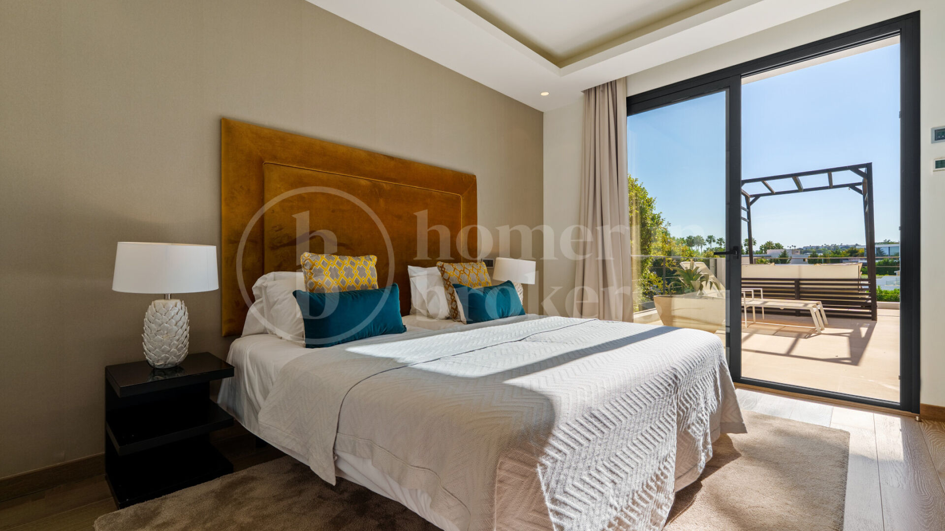 Los Olivos 2 – samtida Villa i Nueva Andalucía med privat pool och jacuzzi