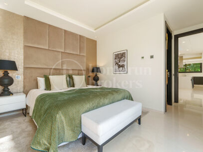 Los Olivos 2 – samtida Villa i Nueva Andalucía med privat pool och jacuzzi
