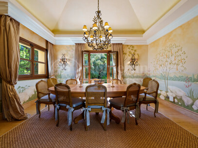 Villa El Bosque - Andalusisk Elegans i Las Lomas del Marbella Club