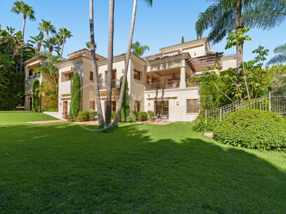 Villa El Bosque - Andalusisk Elegans i Las Lomas del Marbella Club