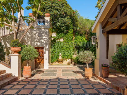 Villa El Bosque - Andalusisk Elegans i Las Lomas del Marbella Club