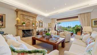 Villa El Bosque - Andalusian Elegance in Las Lomas del Marbella Club