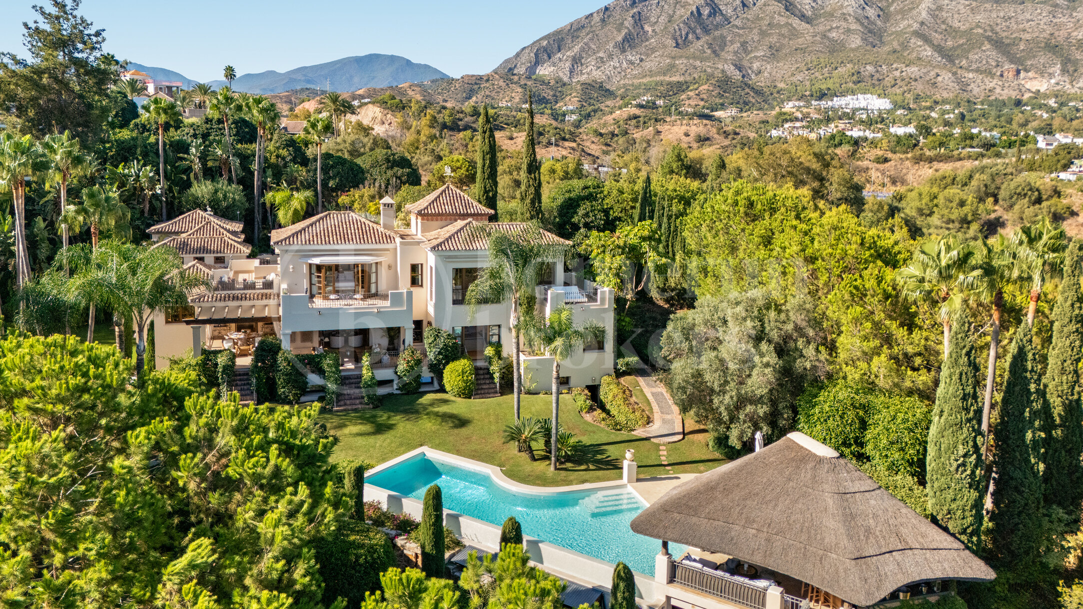 Villa El Bosque - Andalusisk Elegans i Las Lomas del Marbella Club