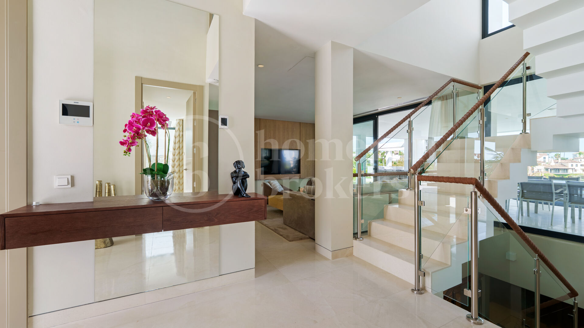 Villa Leo - Frontline Golf Villa i Nueva Andalucía med Panoramic Fairway Views