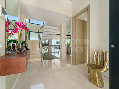 Villa Leo - Frontline Golf Villa i Nueva Andalucía med Panoramic Fairway Views