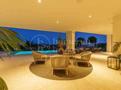 Villa Leo - Frontline Golf Villa i Nueva Andalucía med Panoramic Fairway Views