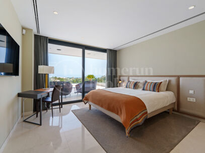 Villa Leo - Frontline Golf Villa i Nueva Andalucía med Panoramic Fairway Views