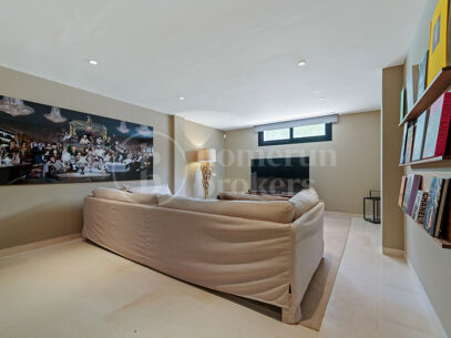 Villa Leo - Frontline Golf Villa i Nueva Andalucía med Panoramic Fairway Views
