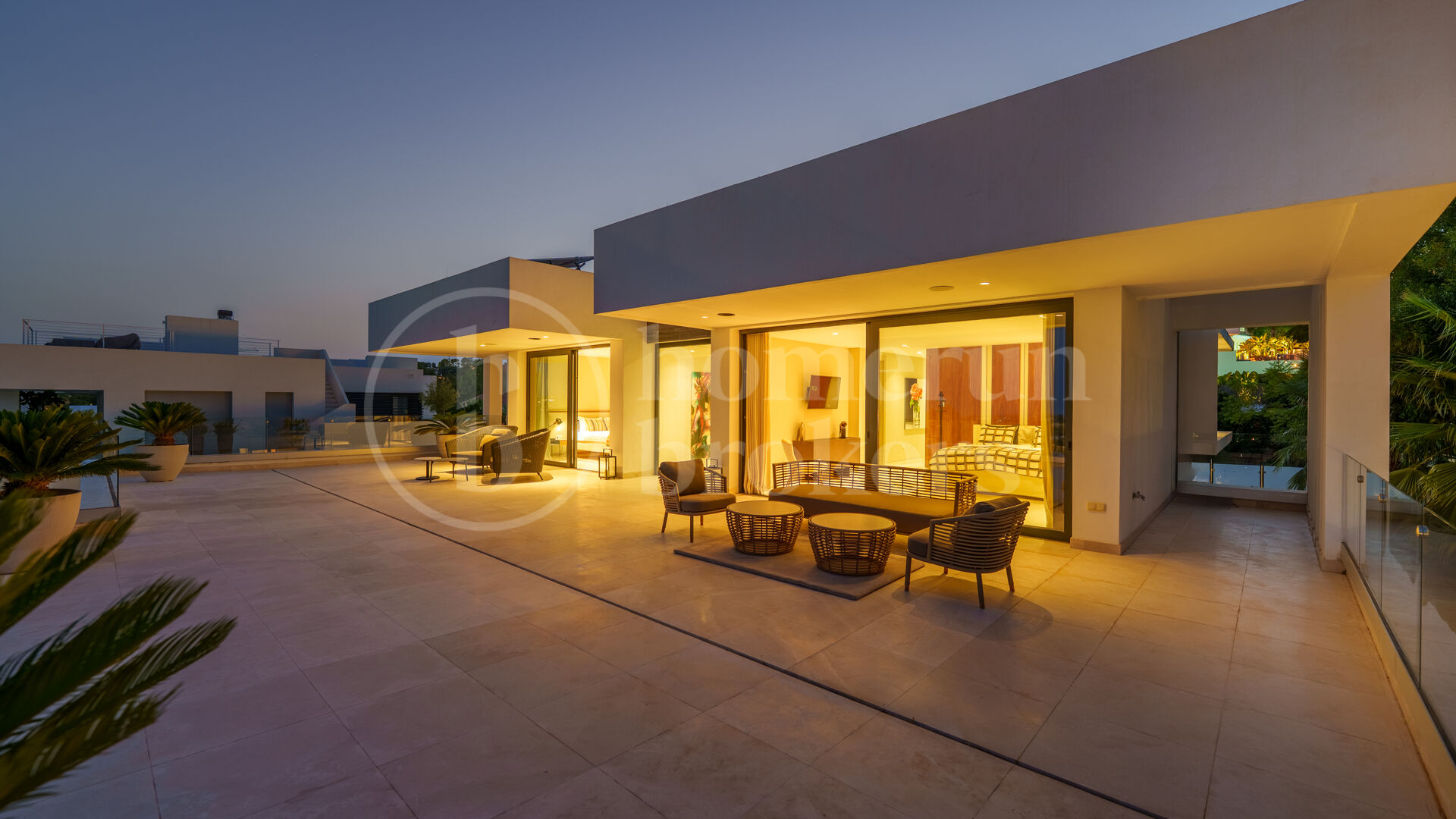 Villa Leo - Frontline Golf Villa i Nueva Andalucía med Panoramic Fairway Views