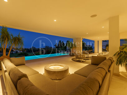 Villa Leo - Frontline Golf Villa i Nueva Andalucía med Panoramic Fairway Views