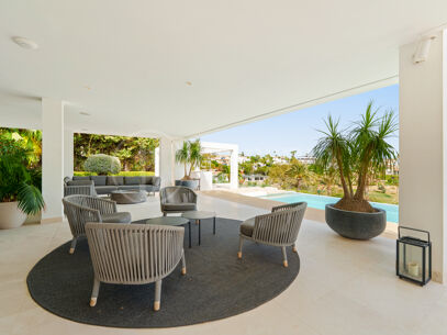 Villa Leo - Frontline Golf Villa i Nueva Andalucía med Panoramic Fairway Views