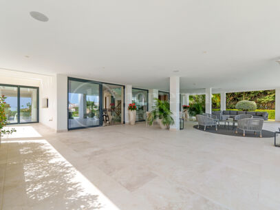 Villa Leo - Frontline Golf Villa i Nueva Andalucía med Panoramic Fairway Views