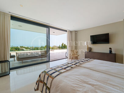 Villa Leo - Frontline Golf Villa i Nueva Andalucía med Panoramic Fairway Views
