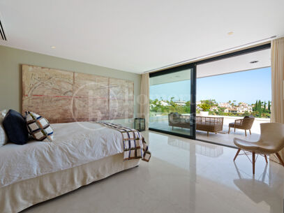 Villa Leo - Frontline Golf Villa i Nueva Andalucía med Panoramic Fairway Views