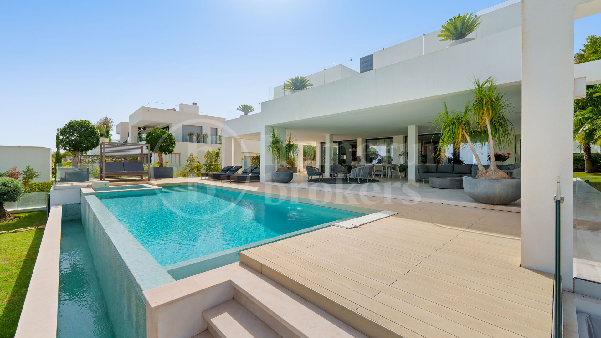 Villa Leo - Frontline Golf Villa i Nueva Andalucía med Panoramic Fairway Views
