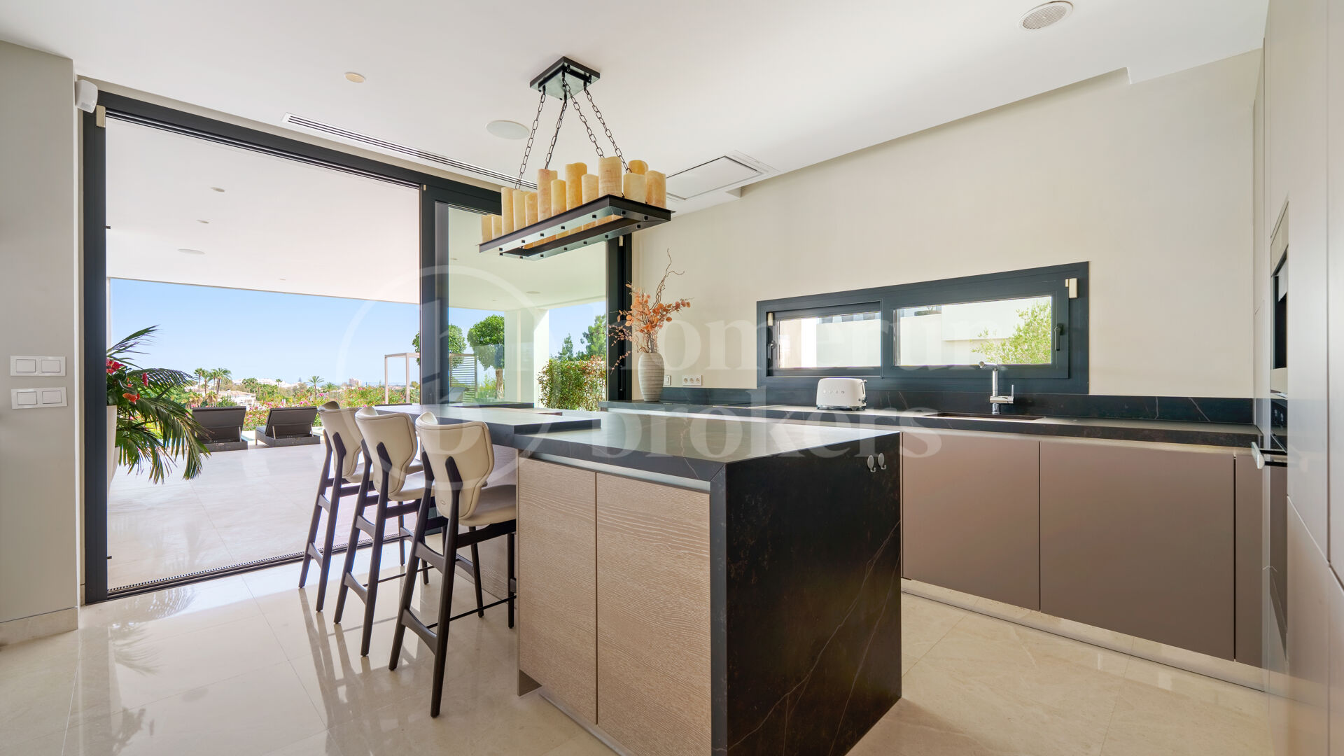 Villa Leo - Frontline Golf Villa i Nueva Andalucía med Panoramic Fairway Views