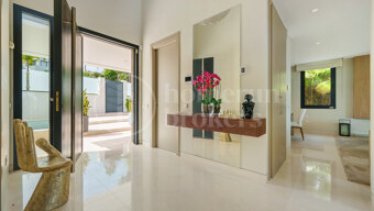 Villa Leo – Frontline Golf Villa in Nueva Andalucía with Panoramic Fairway Views