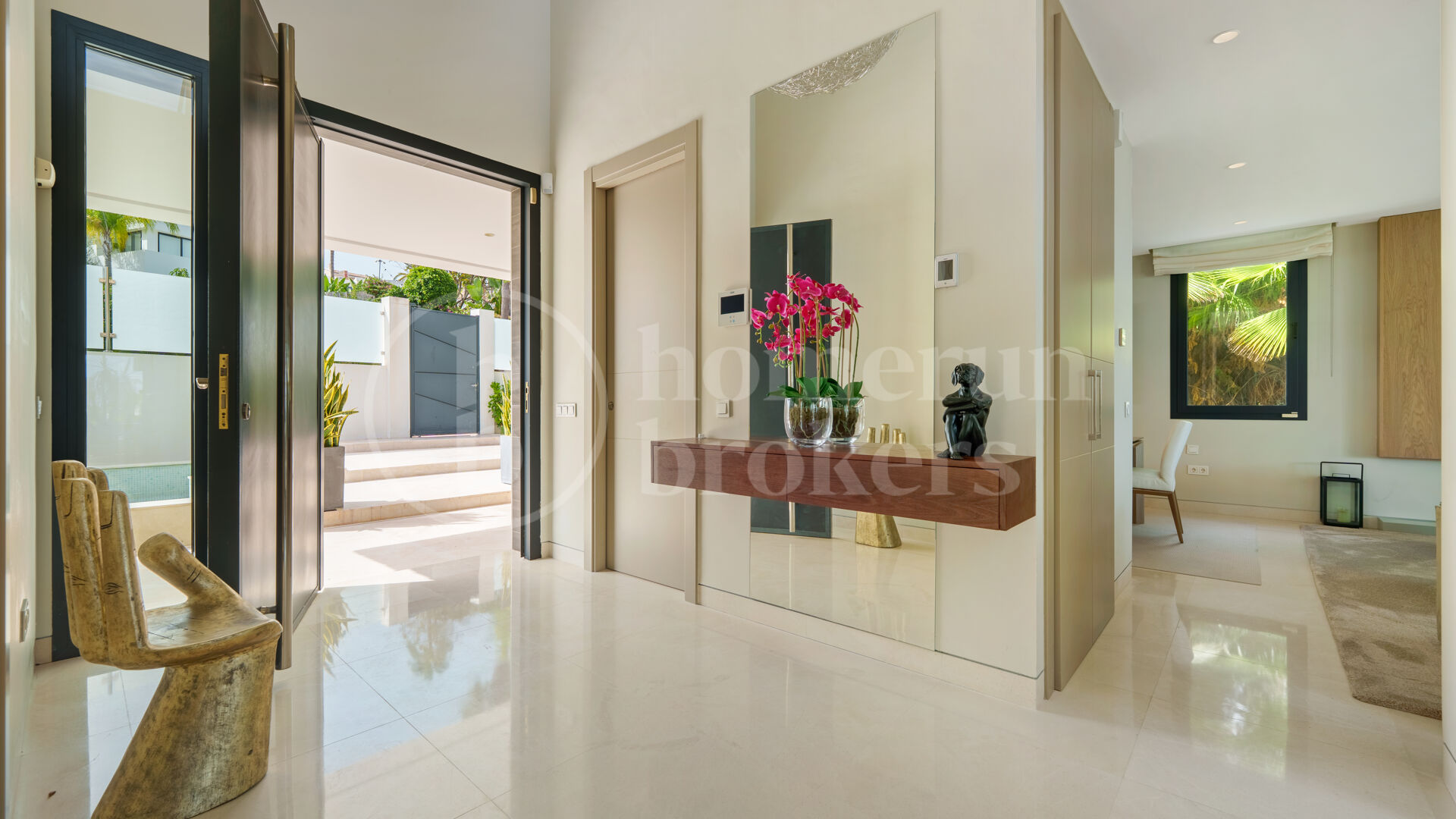 Villa Leo - Frontline Golf Villa i Nueva Andalucía med Panoramic Fairway Views