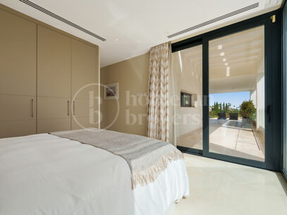 Villa Leo - Frontline Golf Villa i Nueva Andalucía med Panoramic Fairway Views