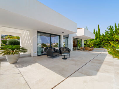 Villa Leo - Frontline Golf Villa i Nueva Andalucía med Panoramic Fairway Views
