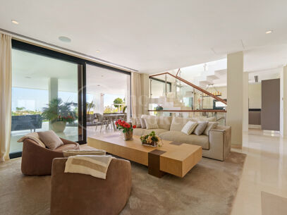 Villa Leo - Frontline Golf Villa i Nueva Andalucía med Panoramic Fairway Views