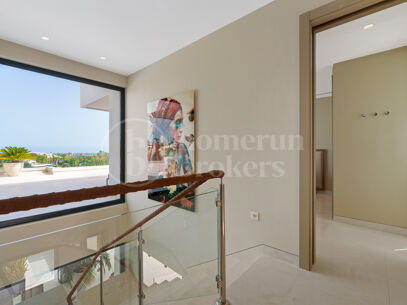Villa Leo - Frontline Golf Villa i Nueva Andalucía med Panoramic Fairway Views