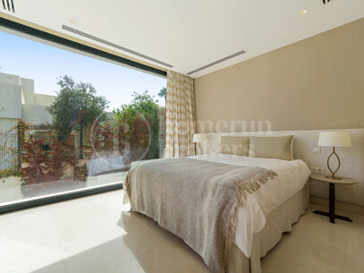 Villa Leo - Frontline Golf Villa i Nueva Andalucía med Panoramic Fairway Views