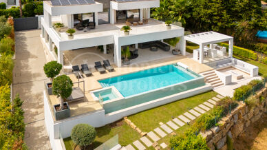 Villa Leo – Frontline Golf Villa in Nueva Andalucía with Panoramic Fairway Views