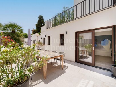 Casa Blanca – Modern and Renovated Townhouse in Son Armadams, Palma de Mallorca