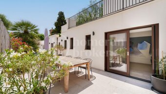 Casa Blanca – Modern and Renovated Townhouse in Son Armadams, Palma de Mallorca