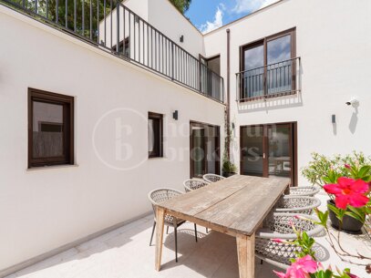 Casa Blanca – Modern and Renovated Townhouse in Son Armadams, Palma de Mallorca