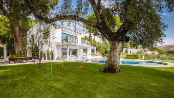 Villa Magnolia - Renoverad villa med panoramautsikt över havet i El Madroñal, Benahavís