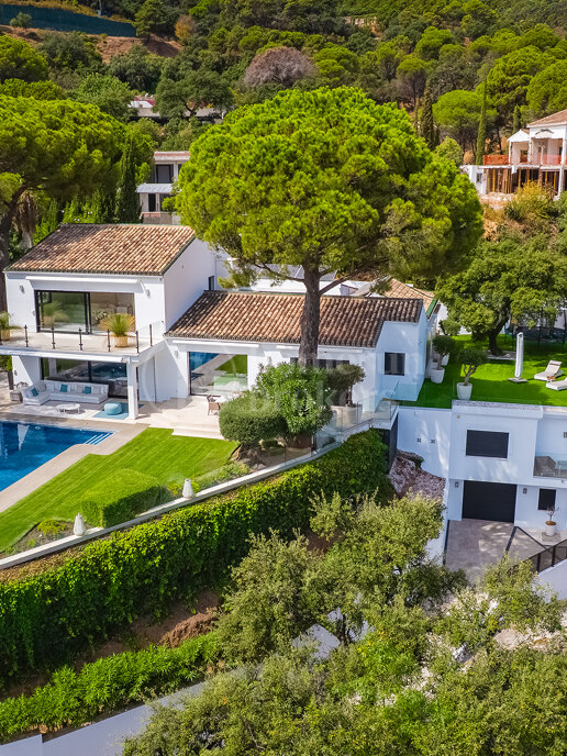 Villa Magnolia - Renovated Villa with Panoramic Sea Views in El Madroñal, Benahavís