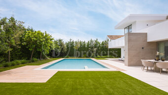 Villa Luma – Contemporary Villa for Sale in El Paraíso on the New Golden Mile
