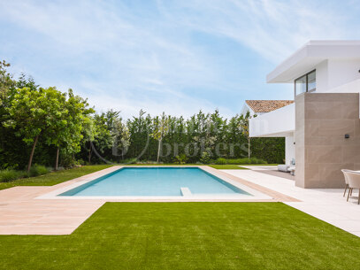 Villa Luma – Modern villa till salu i El Paraíso på den nya Golden Mile
